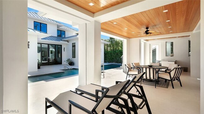 Building Photo - 739 5th Ave N