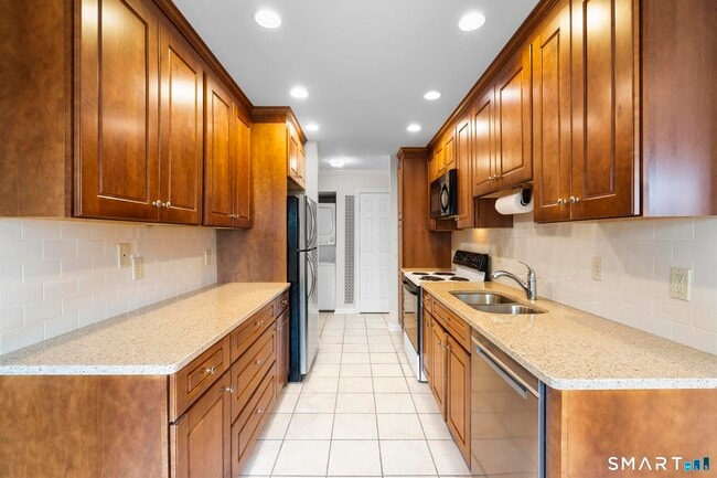 Building Photo - 132 Southport Woods Drive