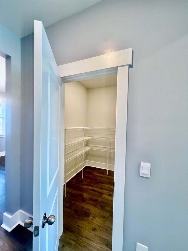 Building Photo - Prestigious 4 Bedroom Home on the Crystal ...