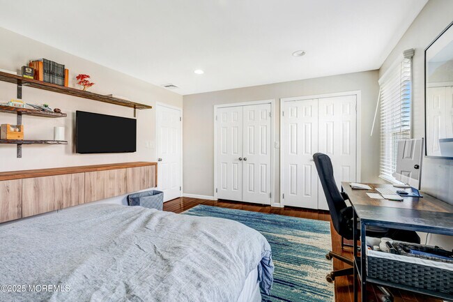 Building Photo - 7 Oak Tree Ln