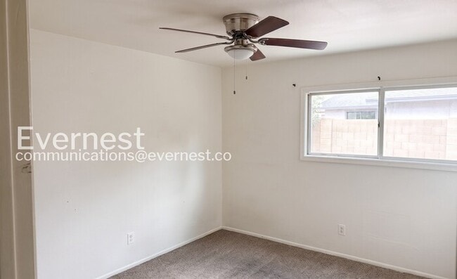 Building Photo - 3Bed/2Bath with Fenced Yard/ Available Now!
