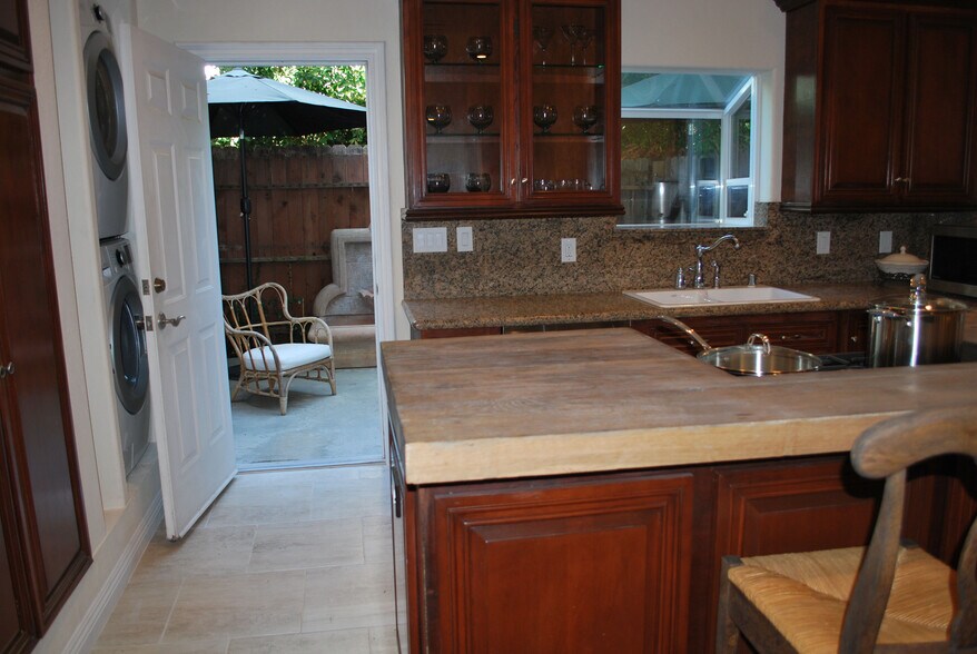 Building Photo - 20141 Orchid St