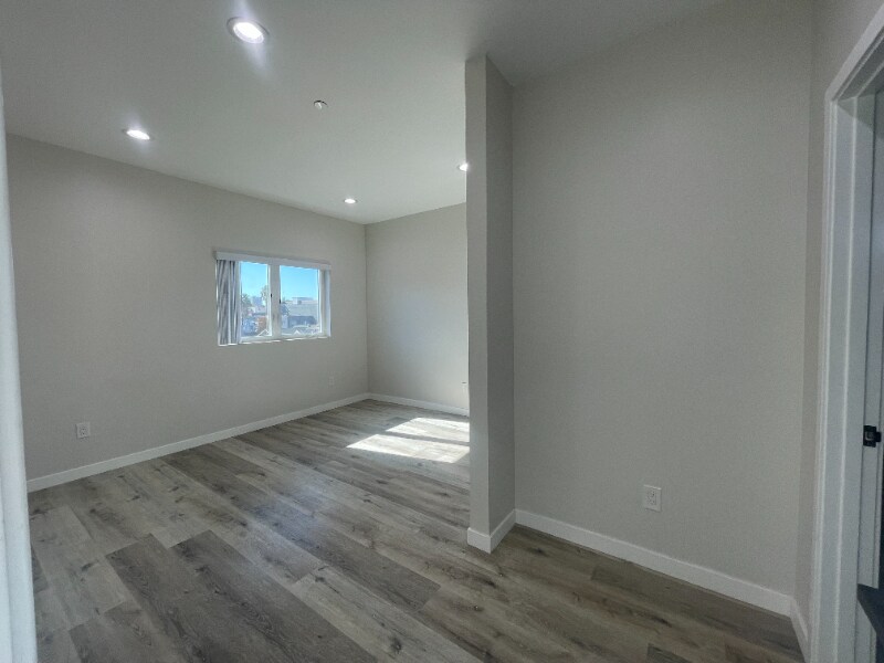 Building Photo - 140 N Carondelet St