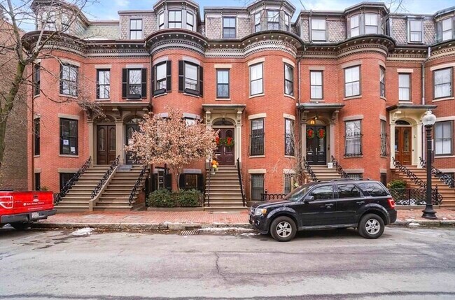 Building Photo - 163 W Newton St