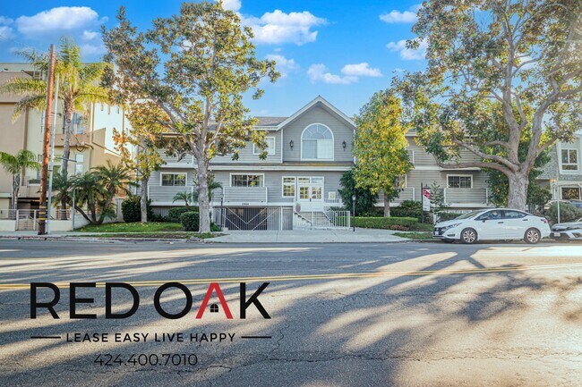 Building Photo - 13444 Moorpark St