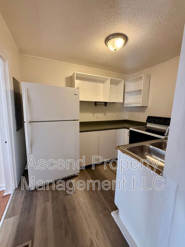 Building Photo - 3208 Dodds Ave