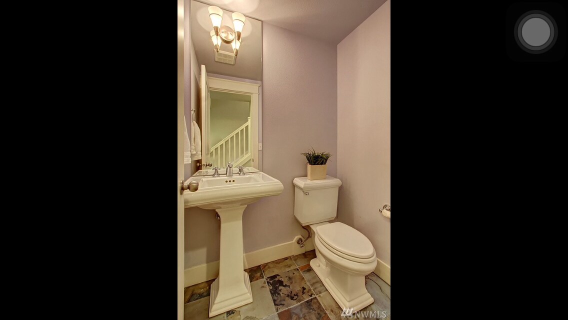 Building Photo - 108 17th Ave