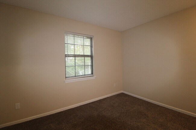 Building Photo - 115 N Saxony Dr