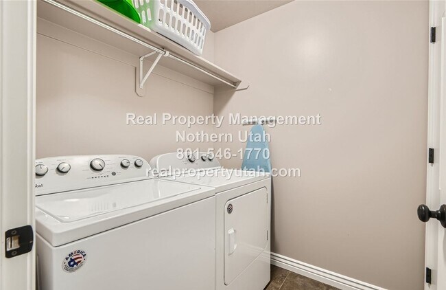 Building Photo - 1795 E Whitetail Dr