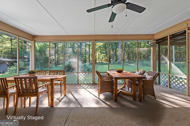 Building Photo - 127 Circle H Dr