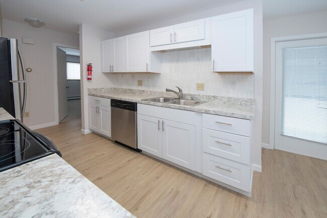 Building Photo - 7721 Mayfair Dr