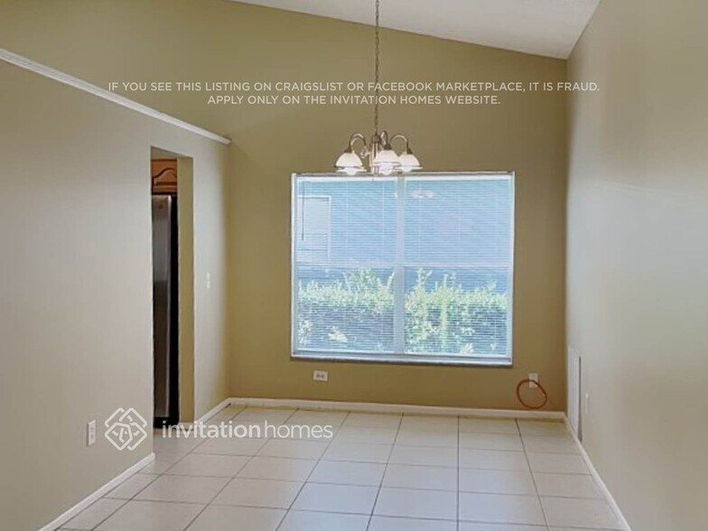 Building Photo - 12513 Belrose Ave