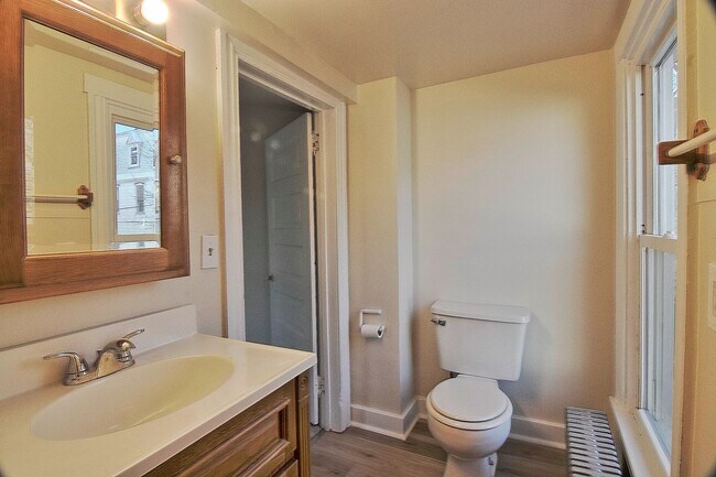 Building Photo - Manatawny Street 264/266