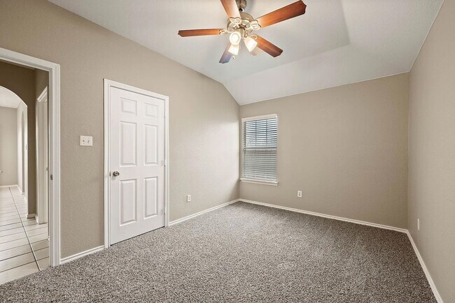 Building Photo - Light-Filled 3-Bedroom Home with Updated K...