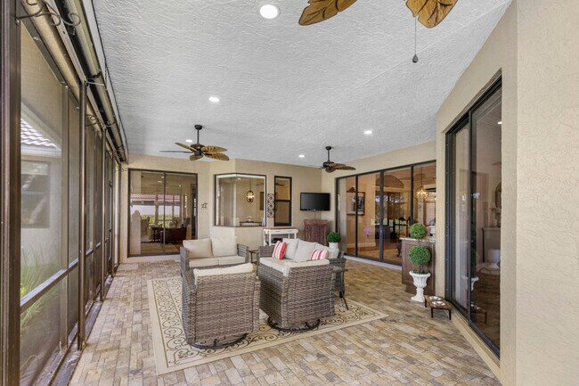 Building Photo - 1509 SW Mockingbird Cir