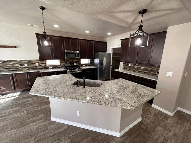 Building Photo - 3 Bed 3 bath house in The Glen At Widefield!