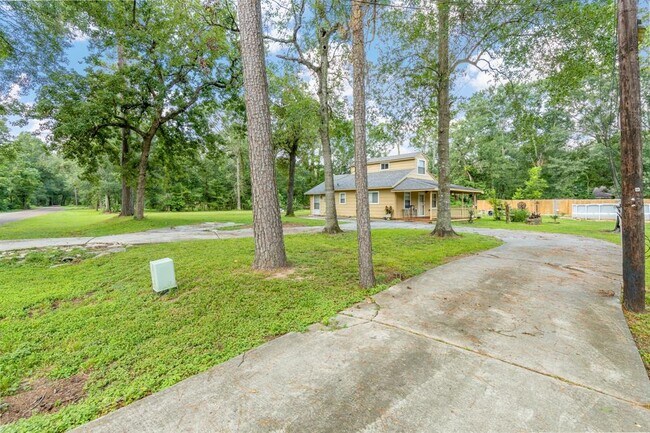 Building Photo - 14519 Oakleaf Dr
