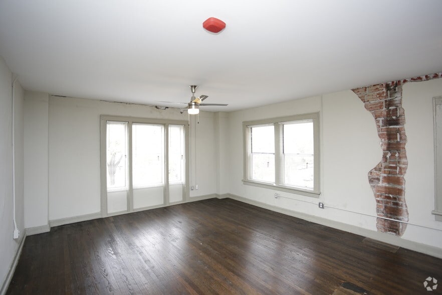 1BR, 1BA - 515 One Bed Unit/488 SF - White Hall Lofts