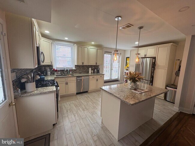 Building Photo - 1334 Yerkes St