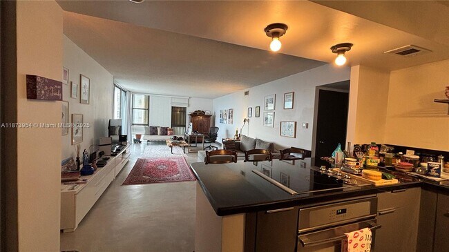 Building Photo - 3675 N Country Club Dr