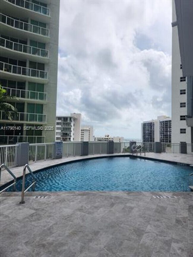 Building Photo - 170 SE 14th St