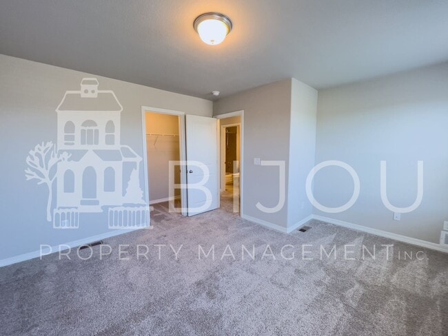 Building Photo - *Special Offer* 1/2 off First Month's Rent...
