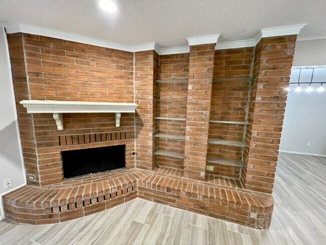 Building Photo - Quiet Community Living in Elm Mott