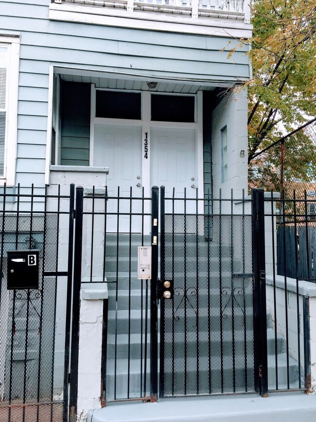 Building Photo - 1354 W Ohio St
