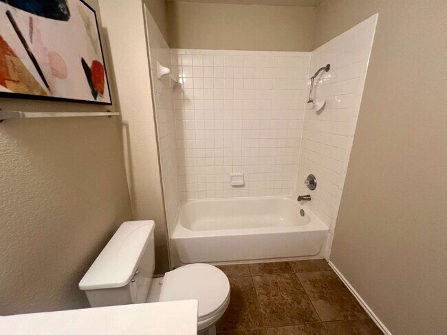 Building Photo - Kyle: Plum Creek Subdv