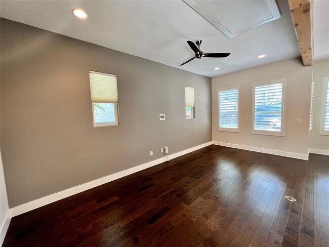 Building Photo - 1126 Linden St