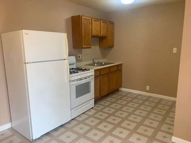 Building Photo - 2 Bedroom 1 Bath Northside between Union H...