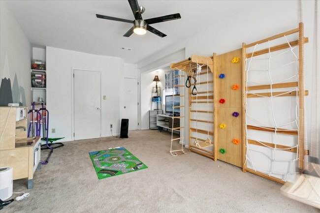 Building Photo - 18 S Greenfield Ave