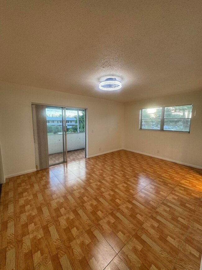 Building Photo - 346 Windsor O