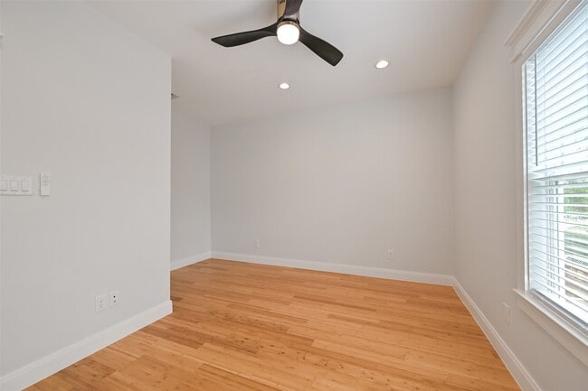 Building Photo - 1207 32nd St
