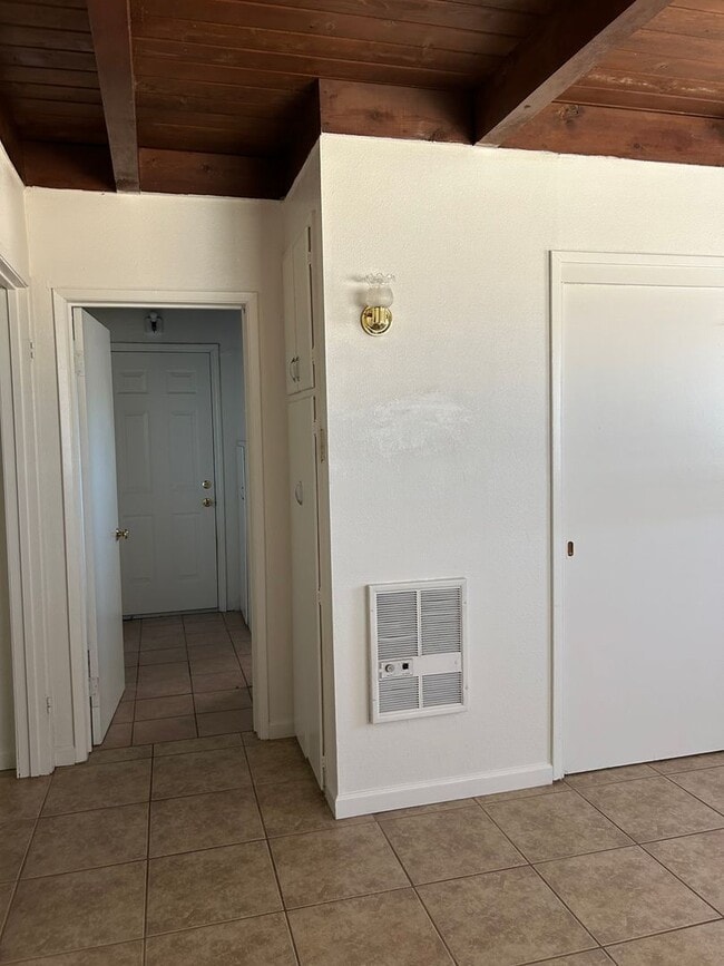 Building Photo - Duplex, 1 bed 1 bath