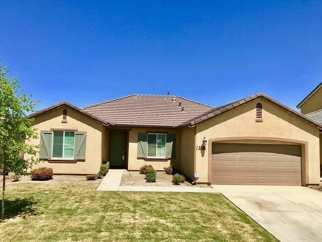 Building Photo - MUST SEE!!! Newer Home 4 bedroom 2 Bath Sp...