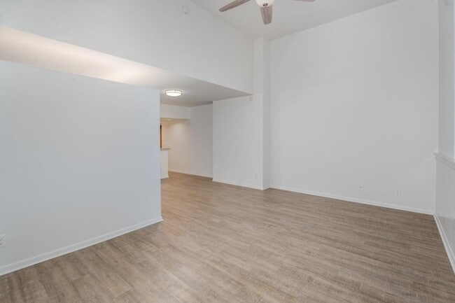 Building Photo - 133 W Locust St