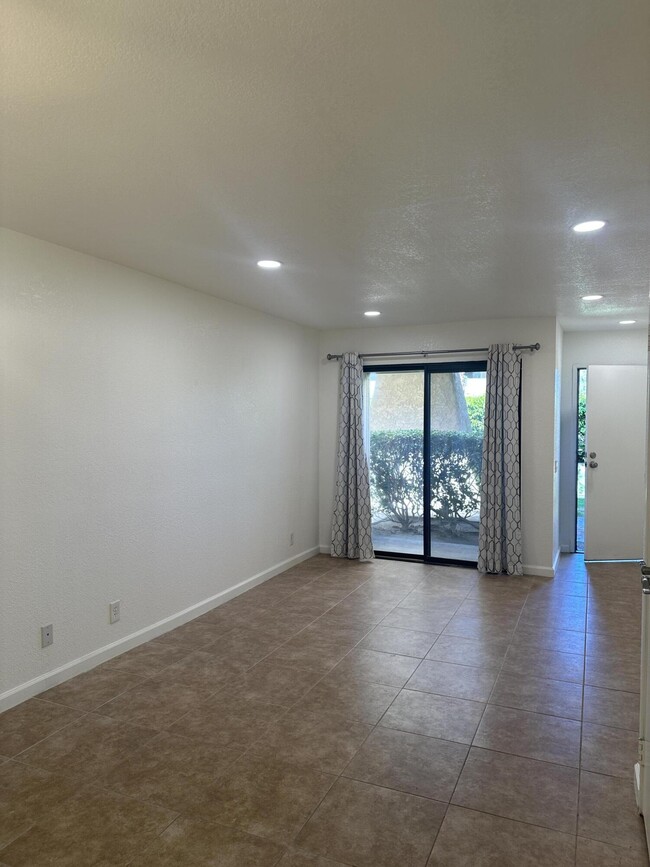 Building Photo - 2820 N Arcadia Ct