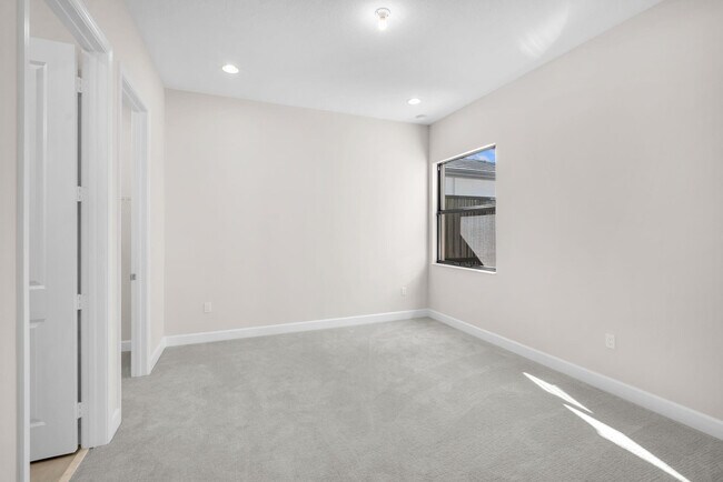 Building Photo - 10990 Violet Mdw St