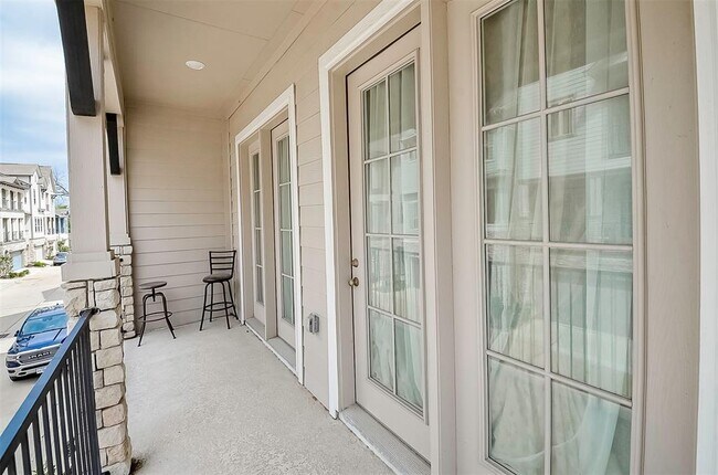 Building Photo - 11021 Mikula Dr
