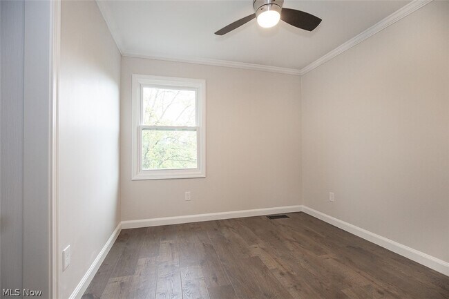 Building Photo - 7528 Lakedge Ct