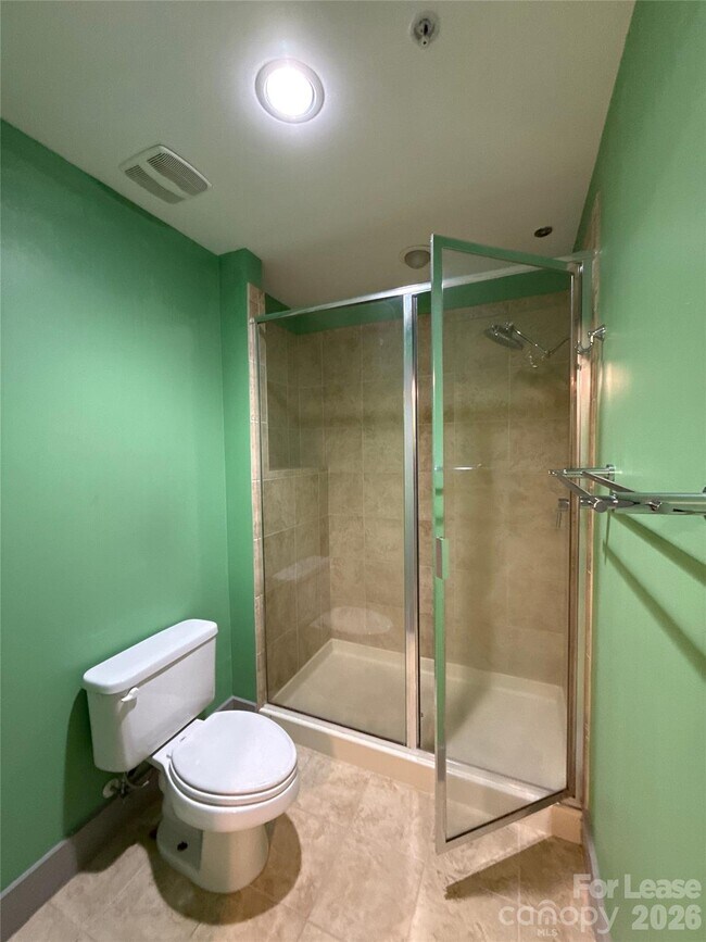 Building Photo - 505 E 6th St