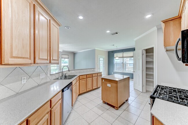 Building Photo - 10103 Cottonwood Canyon Dr