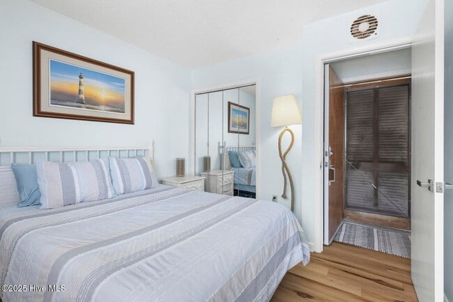 Building Photo - Fully Furnished Condo Available Short Term