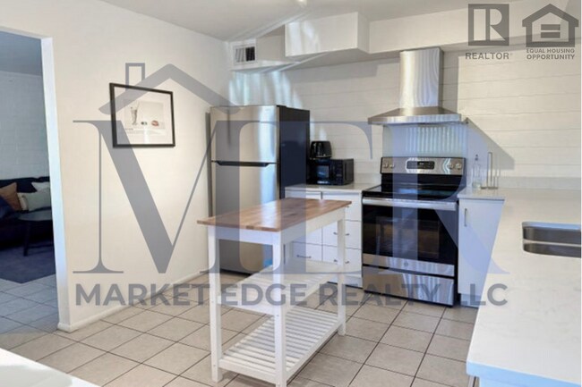 Building Photo - 4711