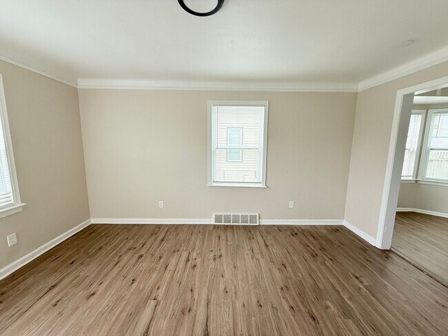 Building Photo - Renovated 3-Bedroom Home – We Welcome Sect...