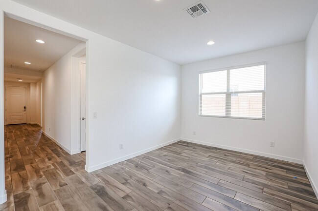 Building Photo - COMING SOON!! HOME IN TOLLESON! 4 BEDROOM 3 BATHROOMS!