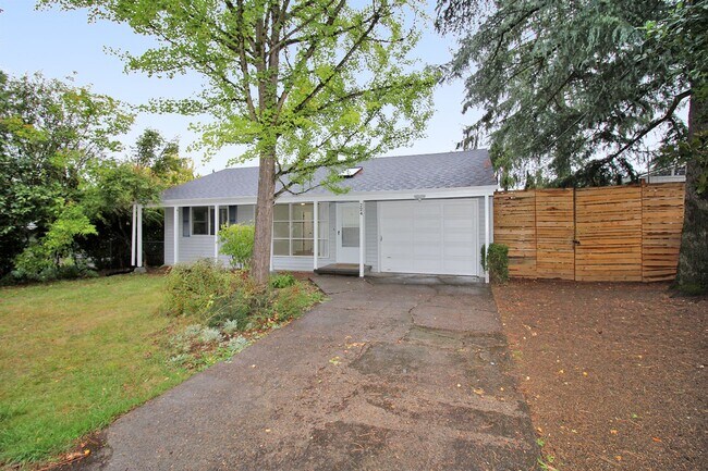 Building Photo - 224 NE 127th Ave