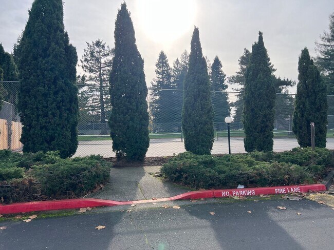 Building Photo - Redwood Park Estates Condo.  Available NOW!
