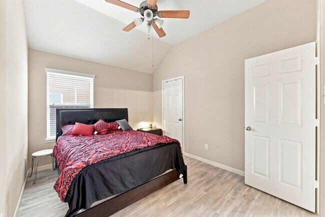 Building Photo - 8306 Calico Canyon Dr
